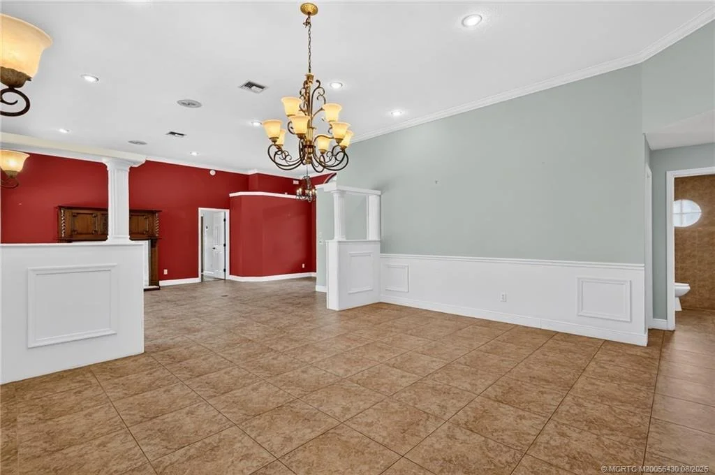 Photo of 672 SE Pin Oak Terrace