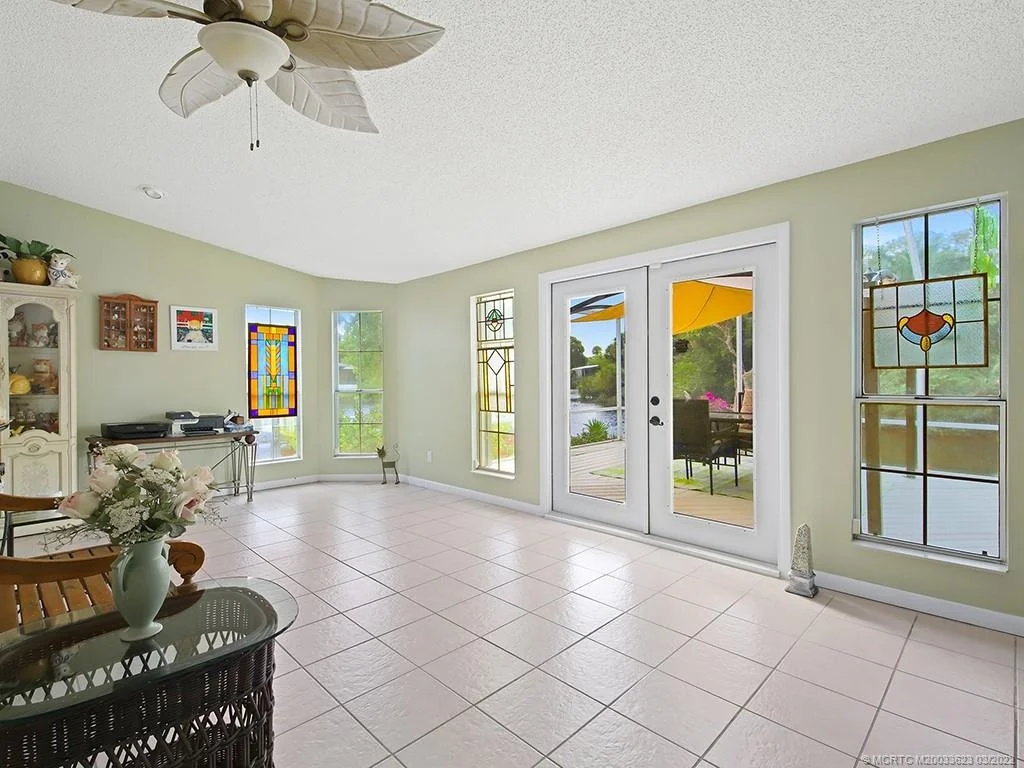 Photo of 112 SE Paradise Place