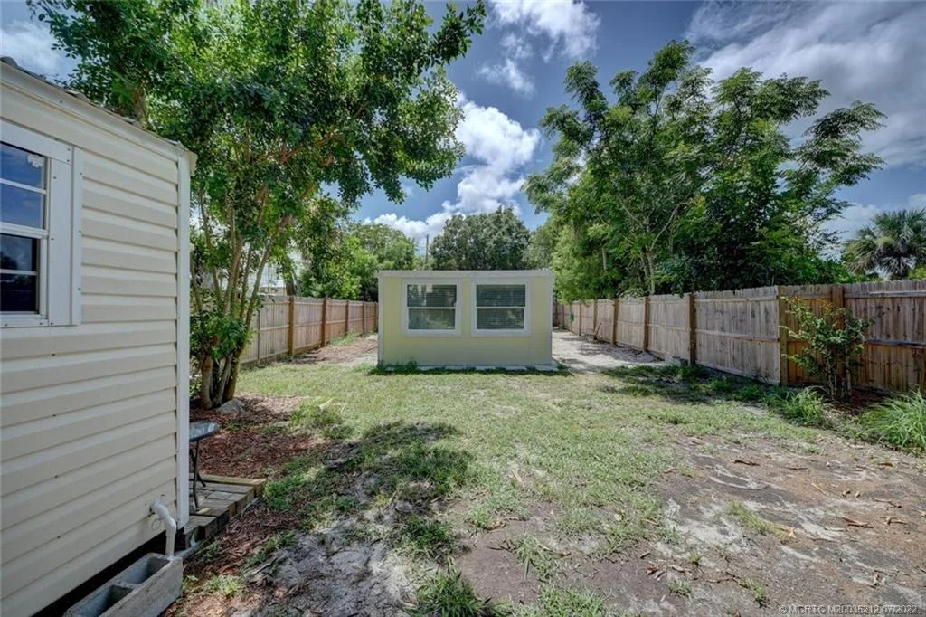 Photo of 933 SE Bahama Avenue