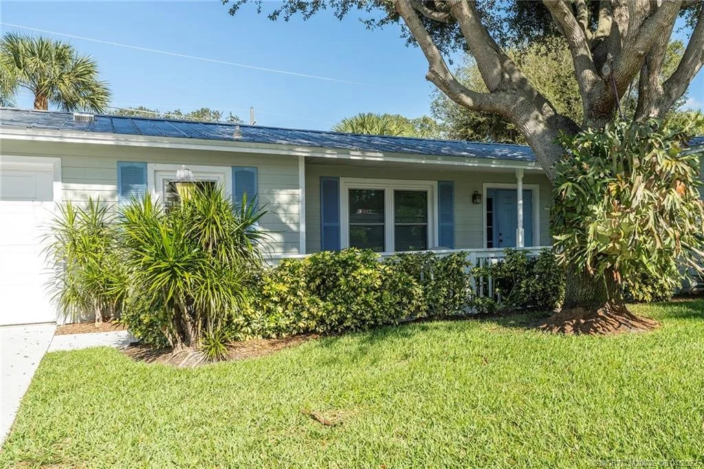 Photo of 338 SW Winnachee Drive