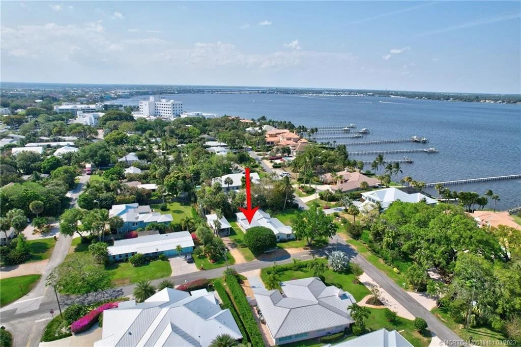 Photo of 834 SE Riverside Drive