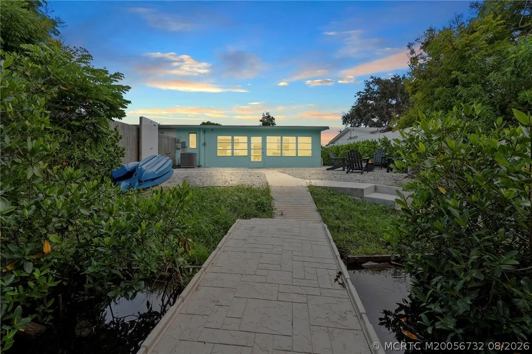Photo of 30 SW Hideaway Place