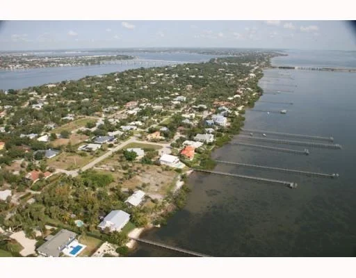 Photo of 110 S SEWALLS POINT Road