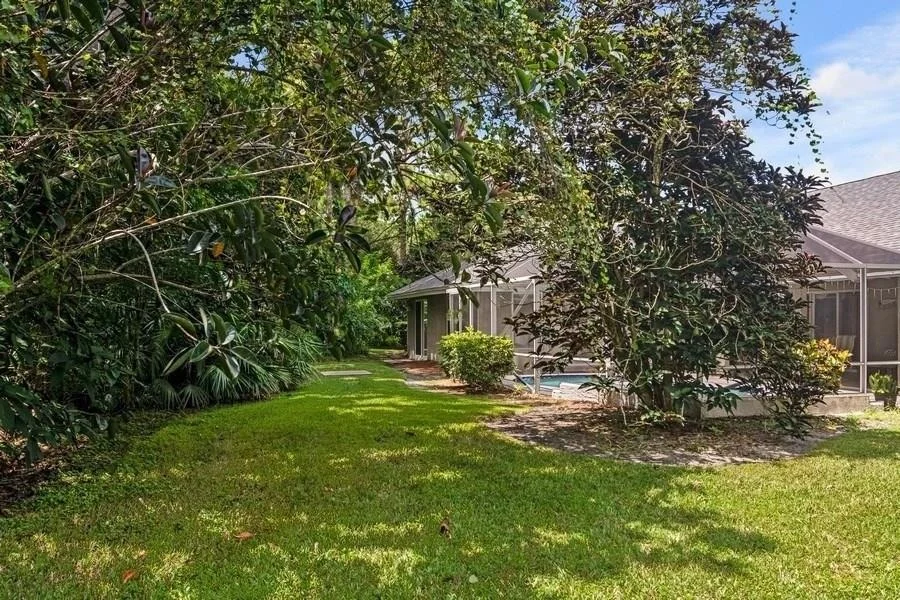 Photo of 708 SE Pin Oak Terrace