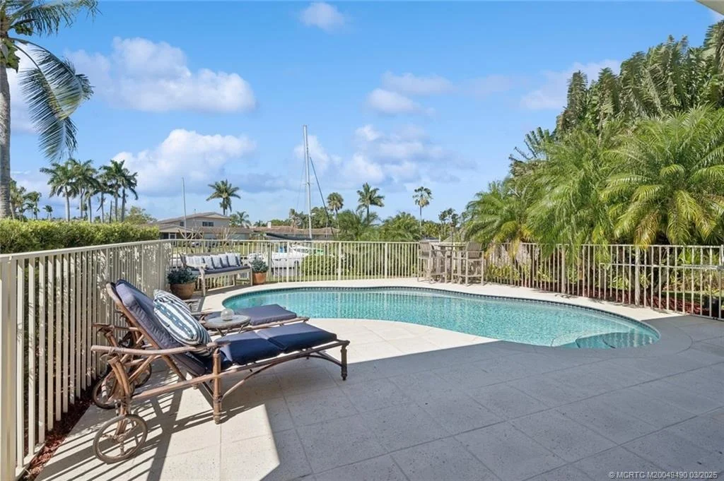 Photo of 2492 NW Everglades Boulevard