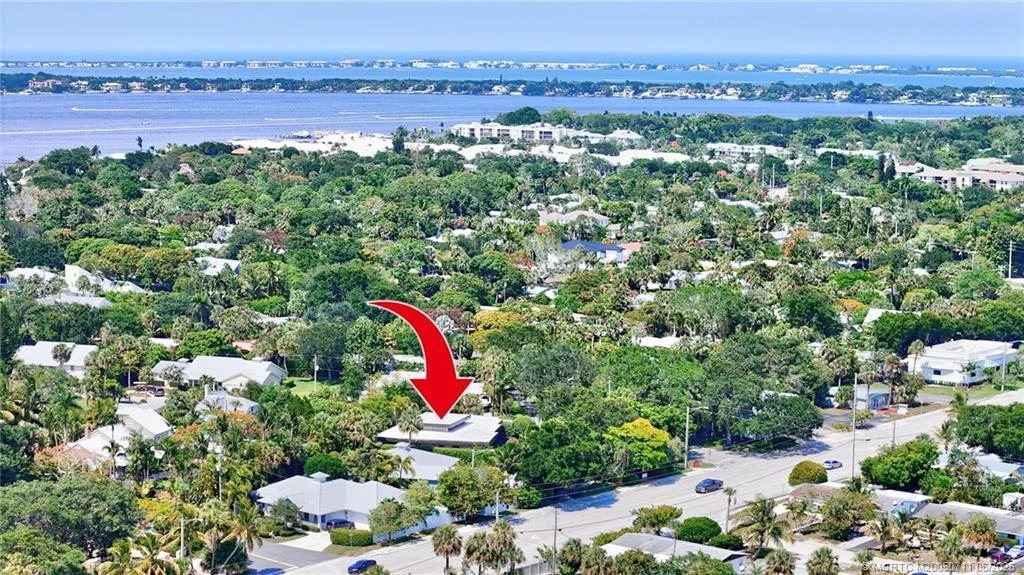 Photo of 314 SE Pelican Drive