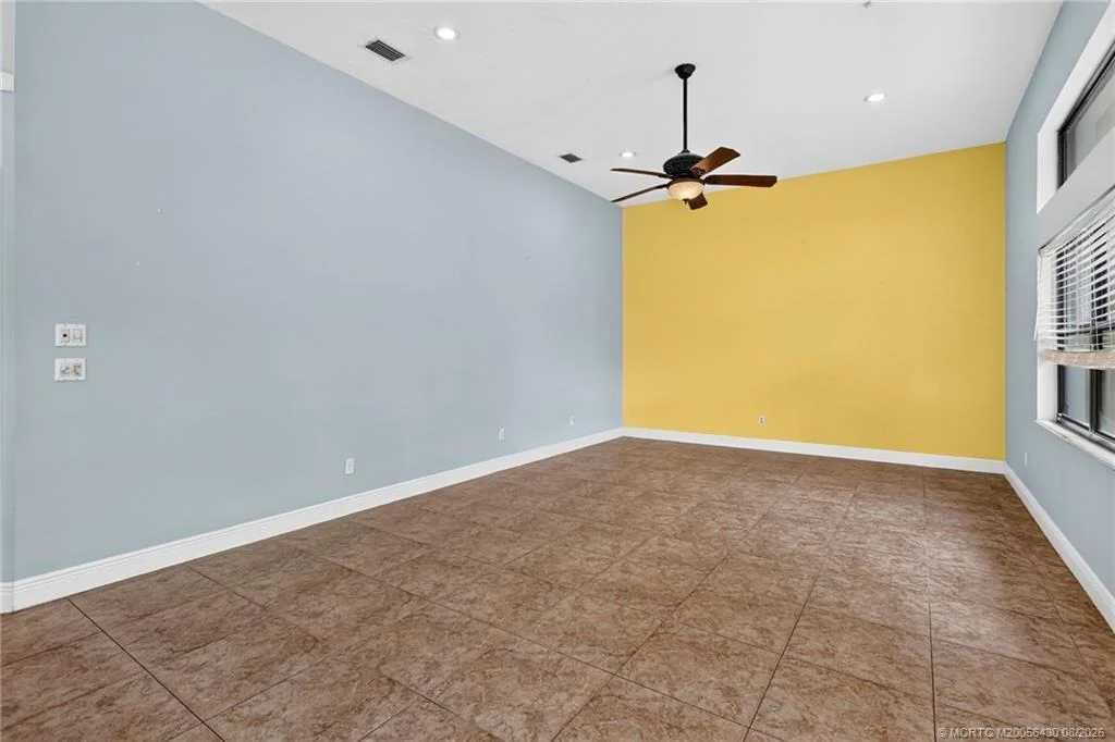 Photo of 672 SE Pin Oak Terrace