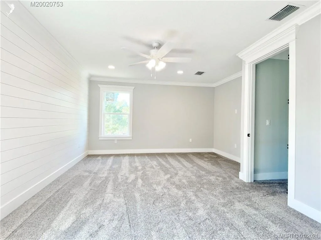 Photo of 1126 NE Post Oak Way