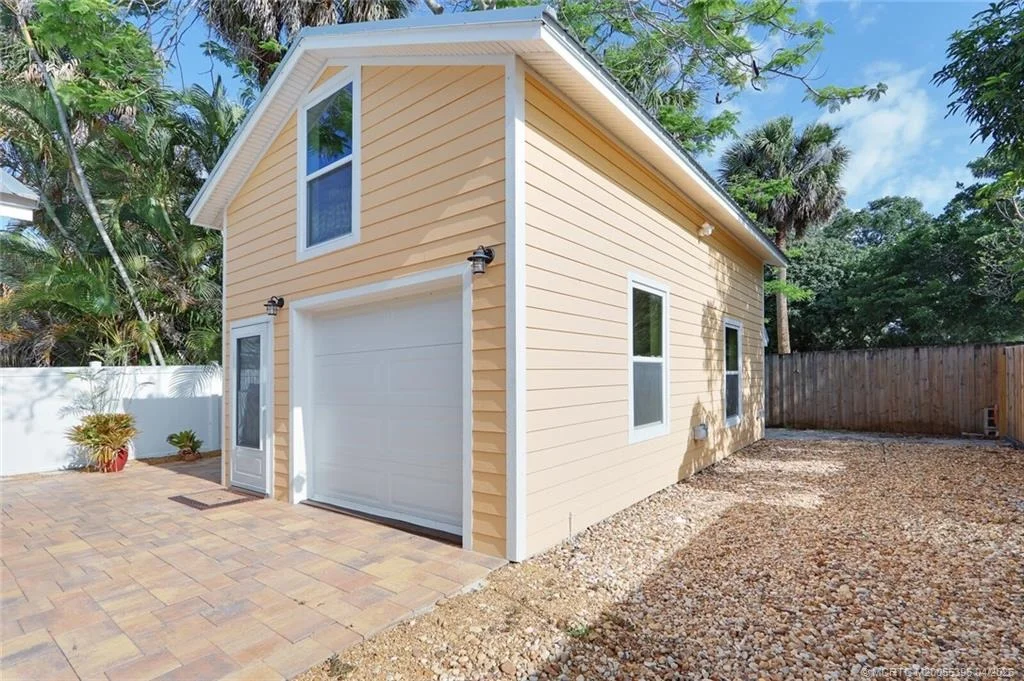 Photo of 550 SW Riverview Street