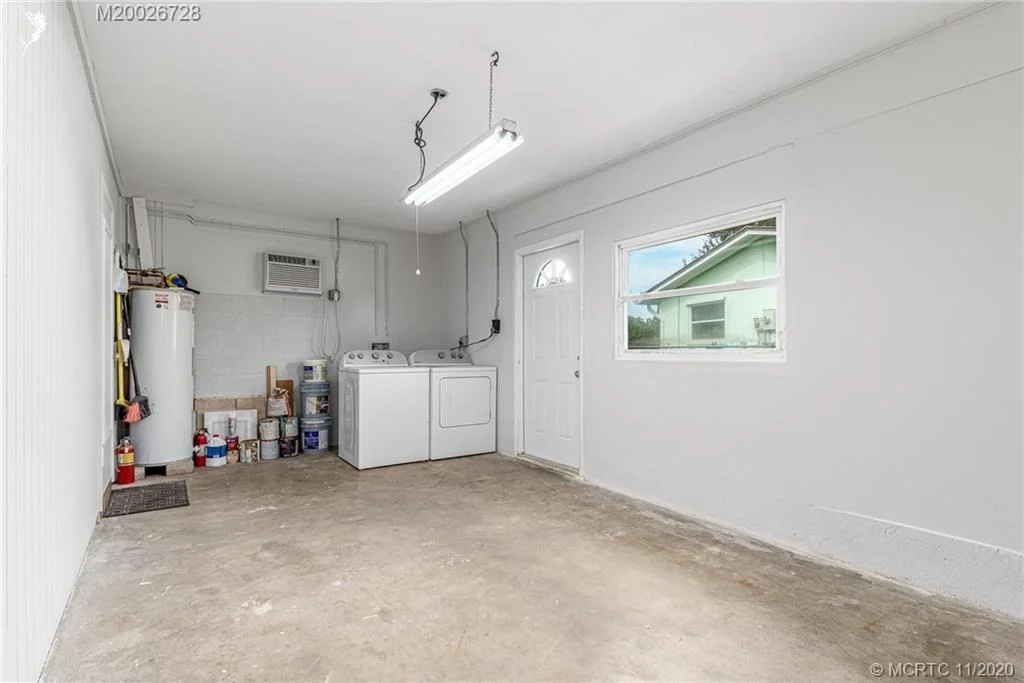 Photo of 1045 NW Terrace Road