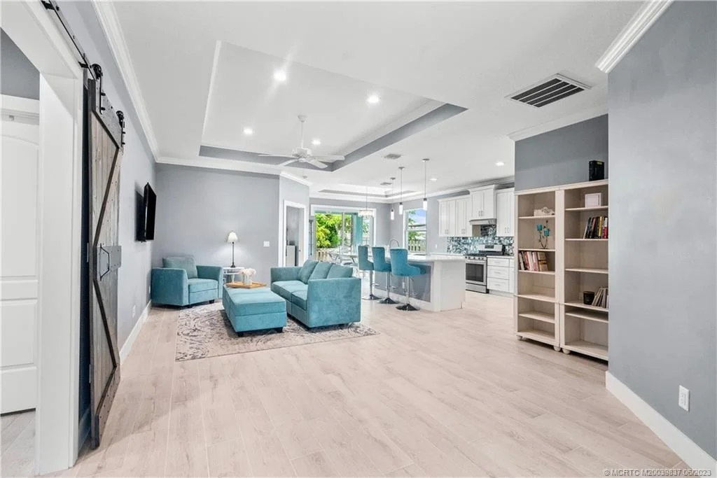 Photo of 4786 SE Horizon Avenue