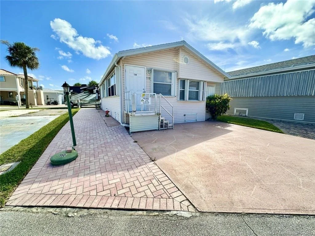 Photo of 110 Nettles Boulevard