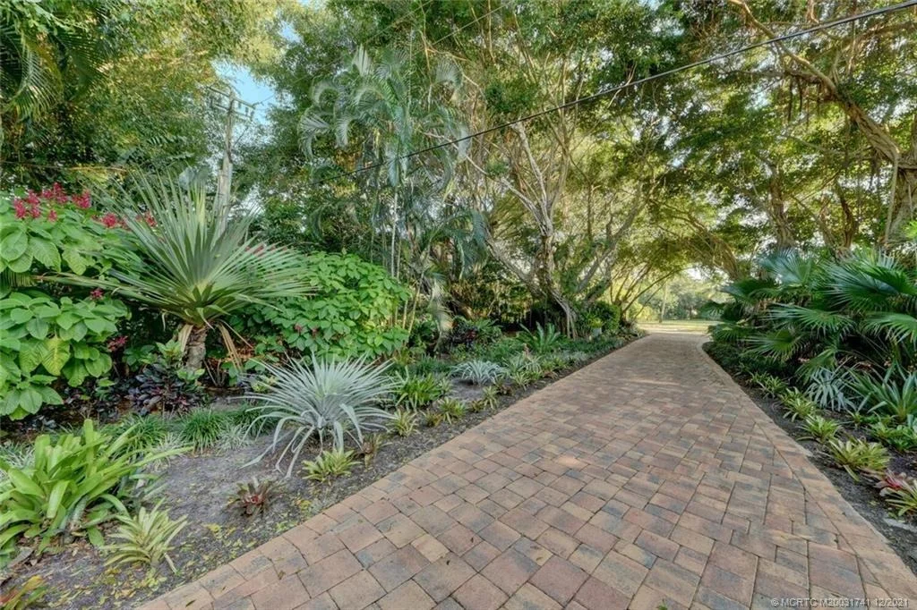 Photo of 21 SE Harbor Point Drive