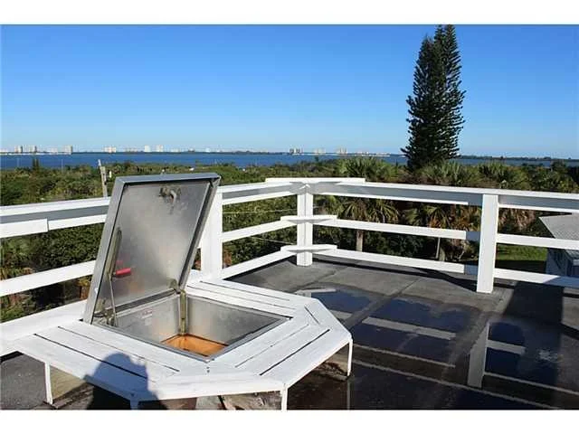Photo of 1225 NE Oceanview Circle
