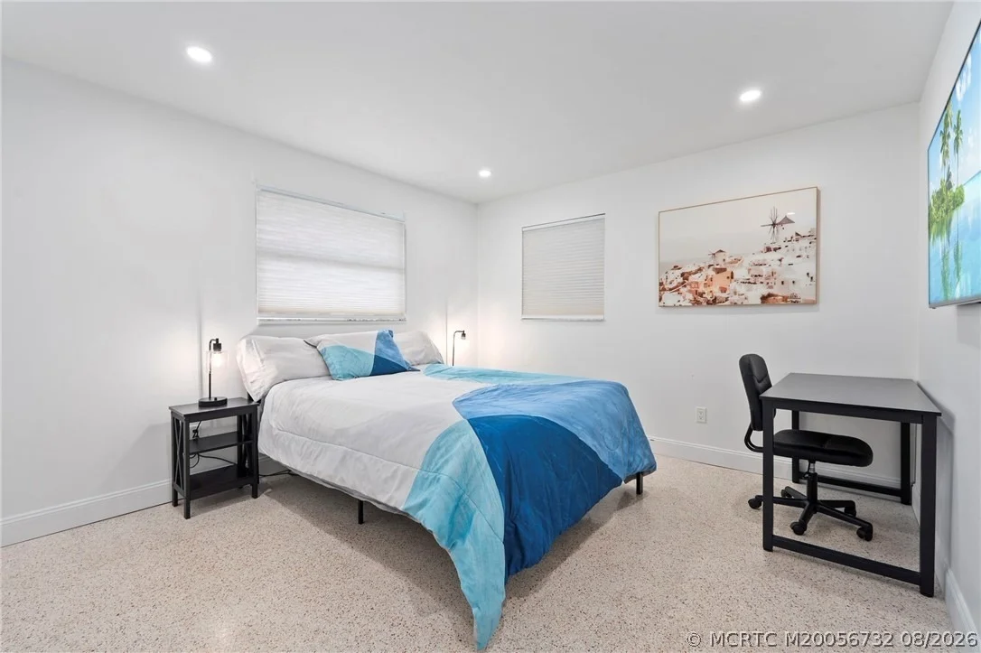 Photo of 30 SW Hideaway Place