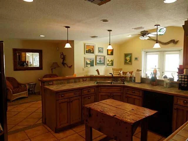 Photo of 609 NW Howard Creek Lane
