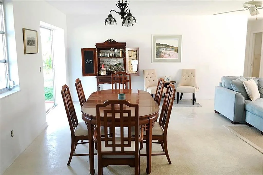 Photo of 105 Windsor Road E