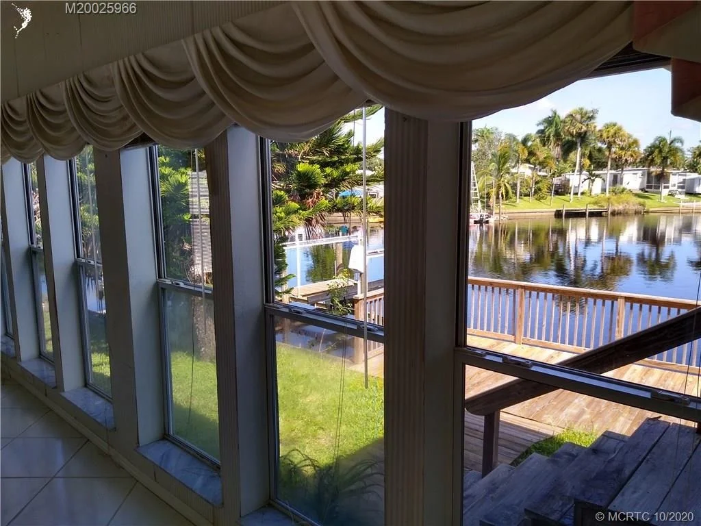 Photo of 131 SE Paradise Pl Place