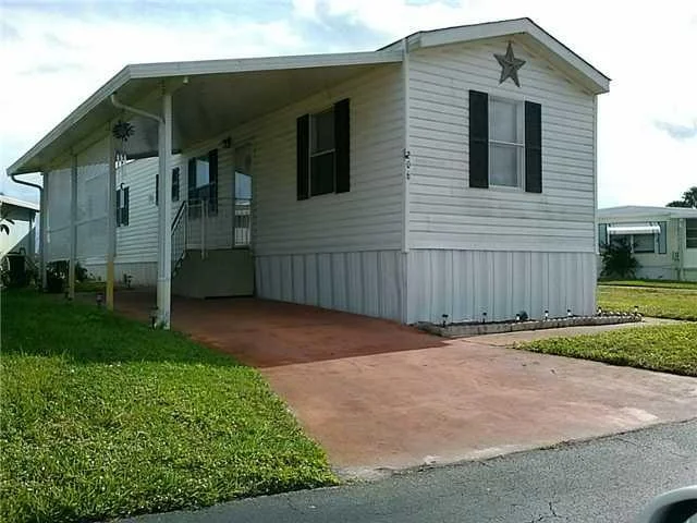 Photo of 206 SE Easy Street
