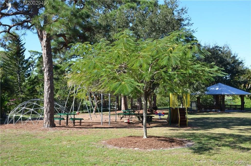 Photo of 1360 NW Lakeside Trail