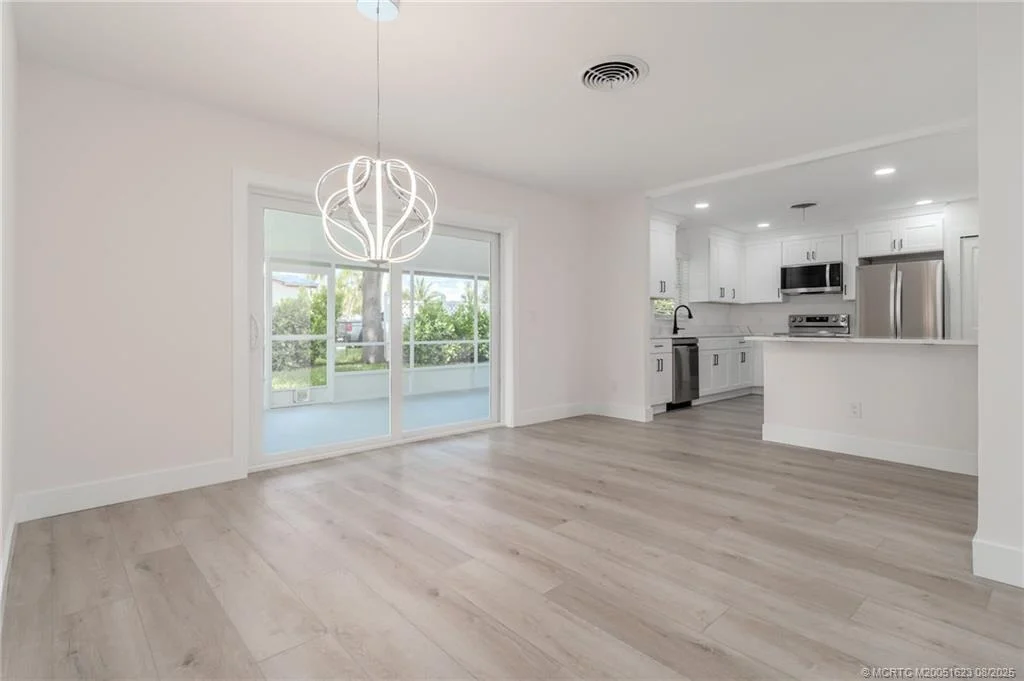 Photo of 1030 SE Dolphin Drive