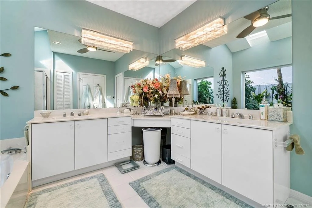 Photo of 6947 SE Harbor Circle