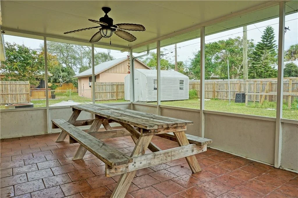 Photo of 523 SE Dolphin Drive