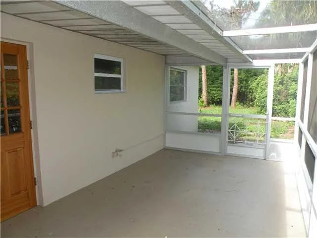 Photo of 804 SE Dolphin Drive