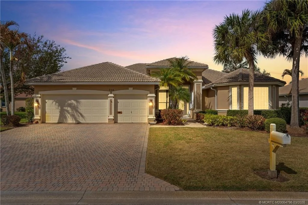 Photo of 758 SW Blue Stem Way