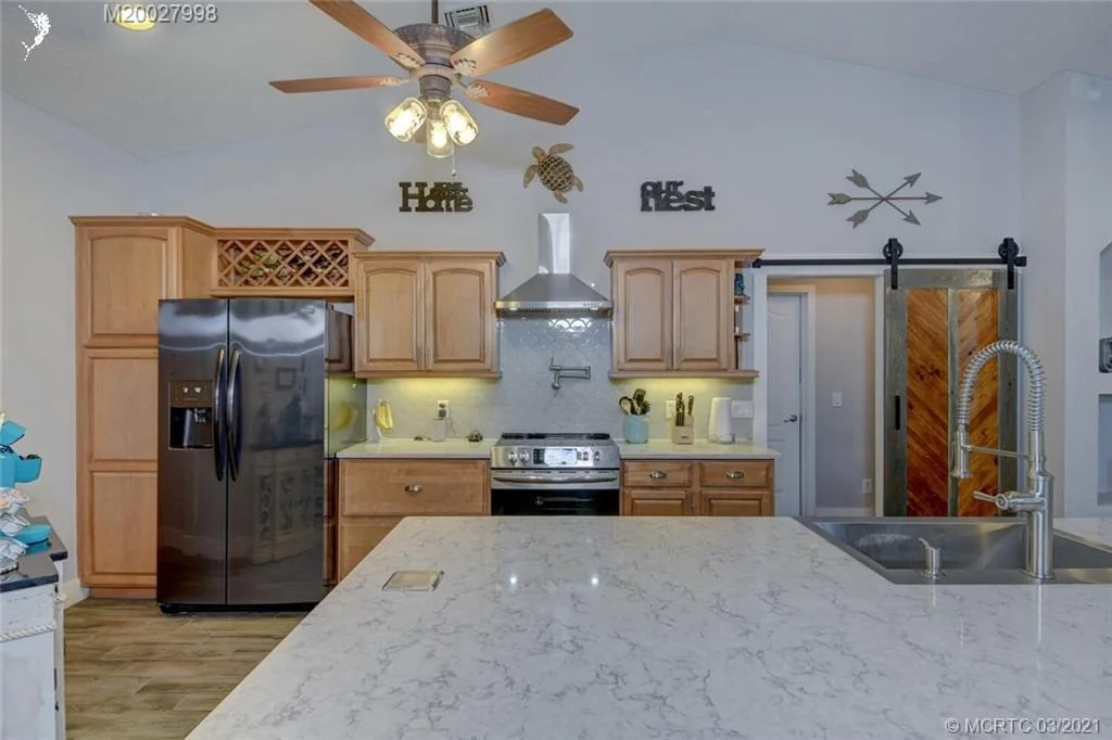 Photo of 320 SE Pelican Drive