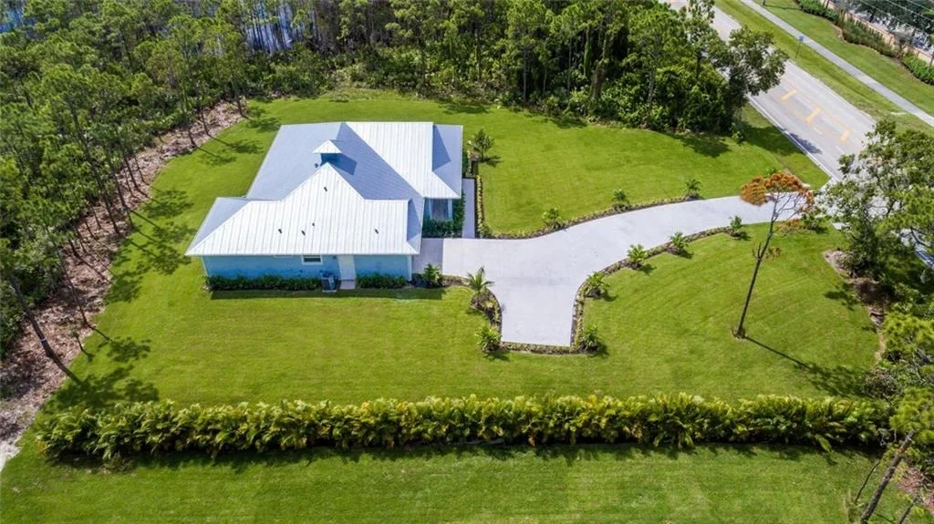 Photo of 1380 SE Cove Road