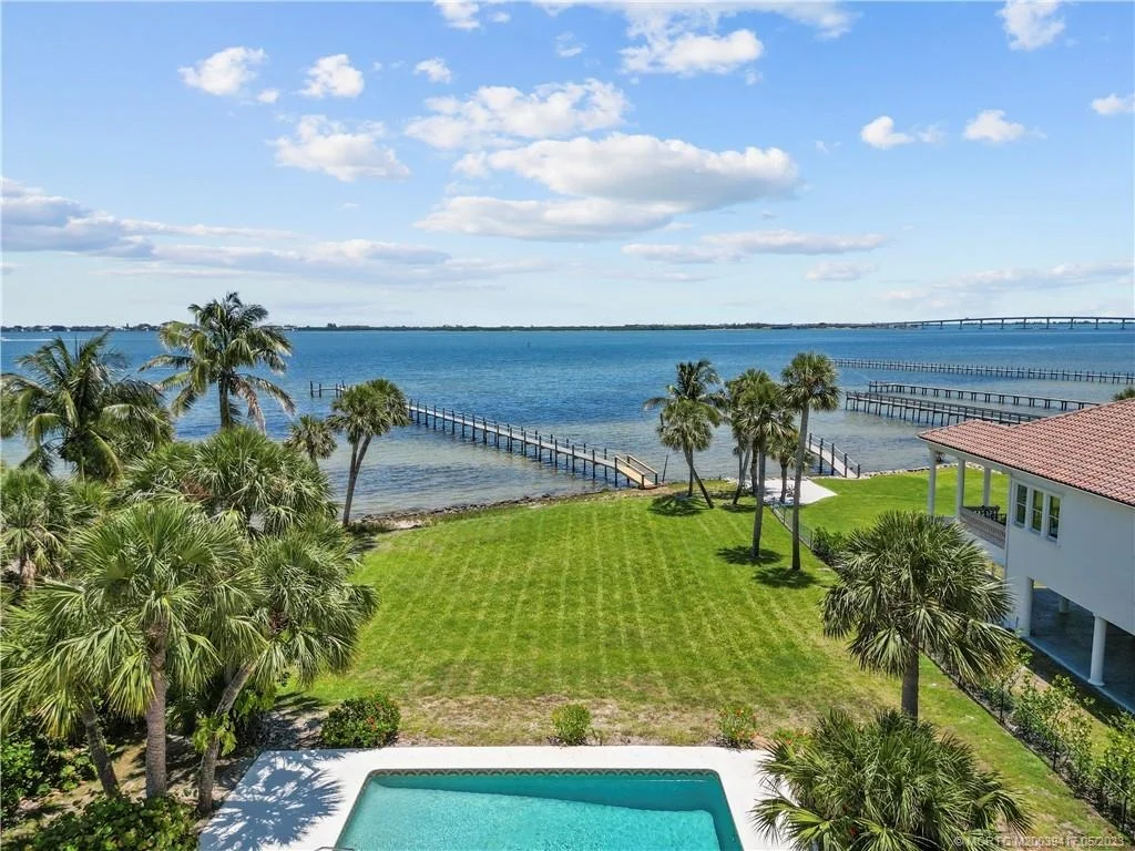 Photo of 104 N Sewalls Point Road