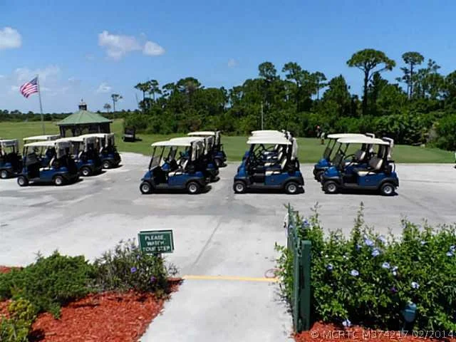 Photo of 780 NW Red Pine Way