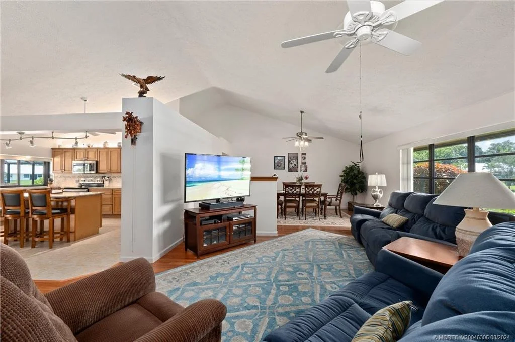 Photo of 919 NE Juniper Place