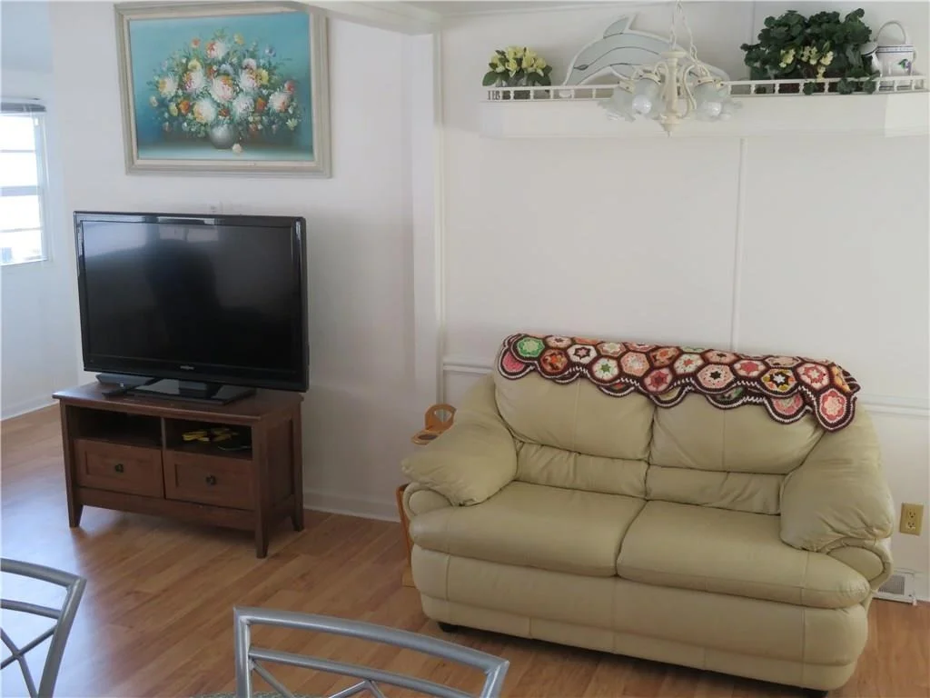 Photo of 15 Nettles Boulevard