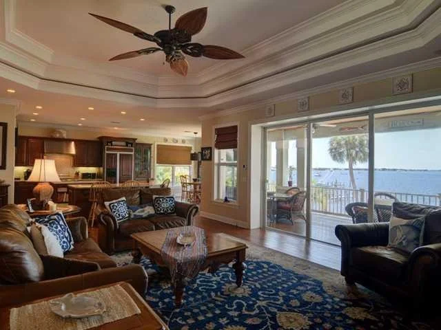 Photo of 621 NW Sunset Drive