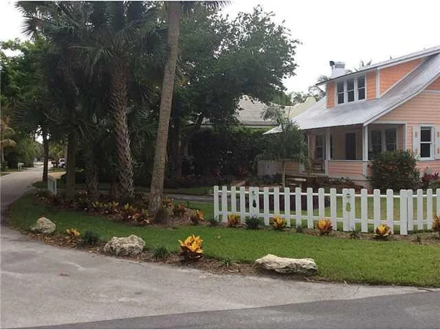 Photo of 1010 SE Riverside Drive