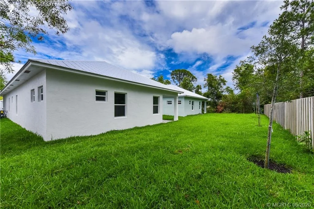 Photo of 441 SE Dolphin Drive
