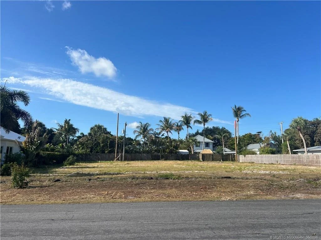 Photo of 818 SE Riverside Drive