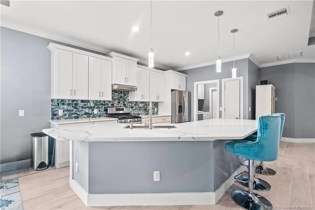 Photo of 4786 SE Horizon Avenue