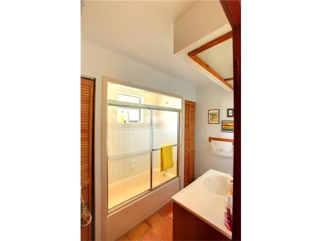 Photo of Unit B at 47 Vip Island