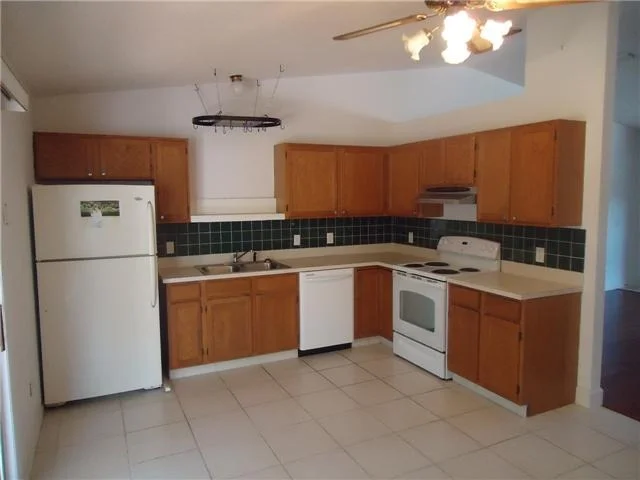 Photo of 7509 N Bl