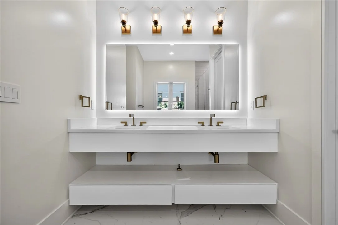Photo of 901 Jasmine Lane