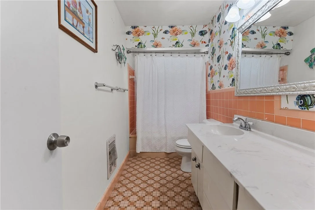 Photo of 560 Acacia Road