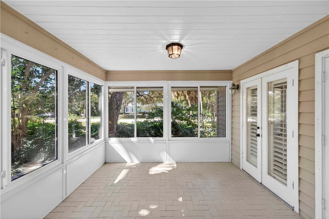 Photo of 950 Winding River Road