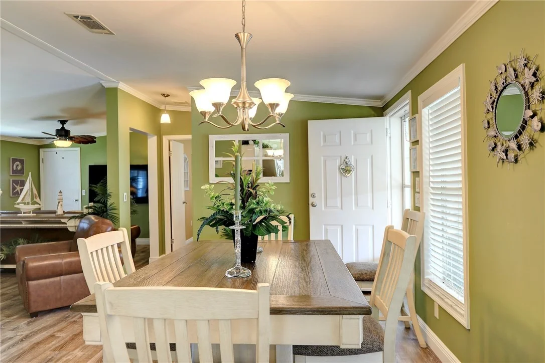 Photo of 424 Loquat Drive