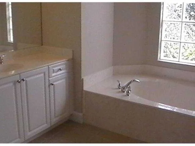Photo of 605 Caroline Drive