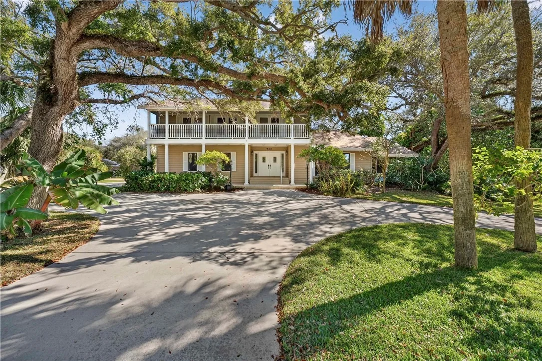 Photo of 950 Winding River Road