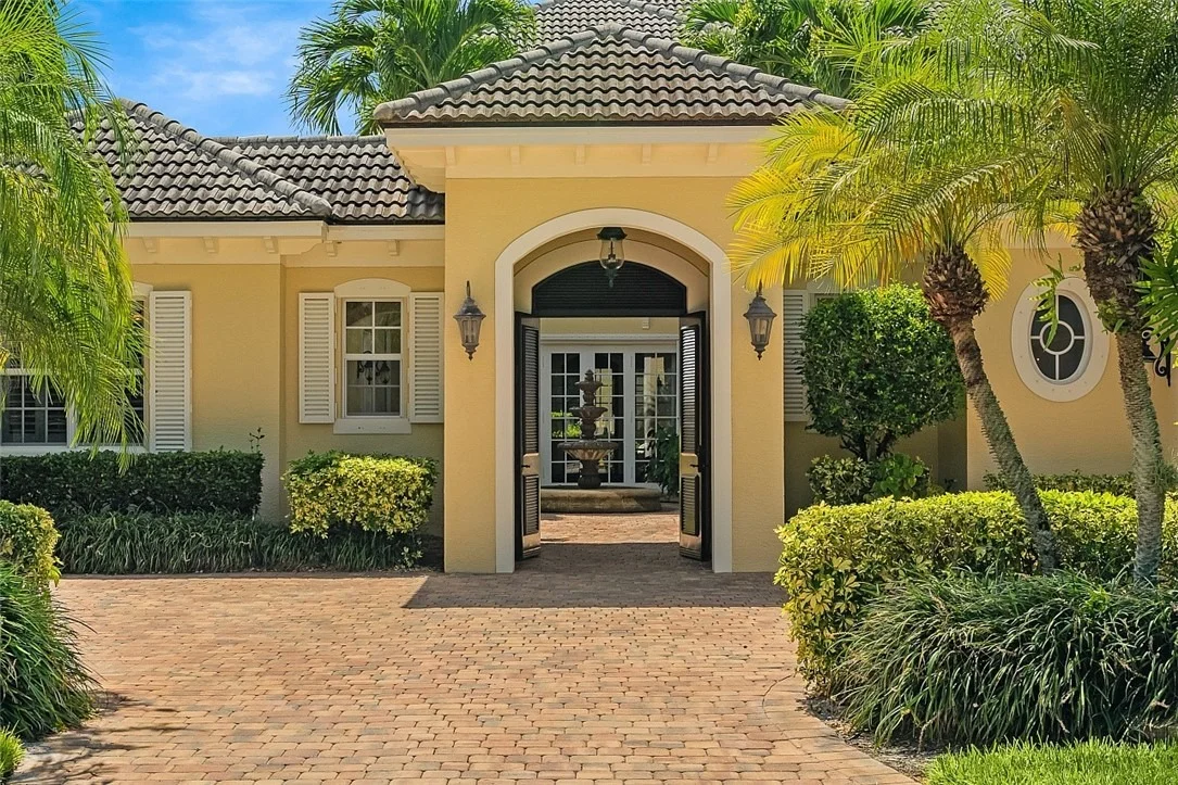 Photo of 360 Lakeview Way
