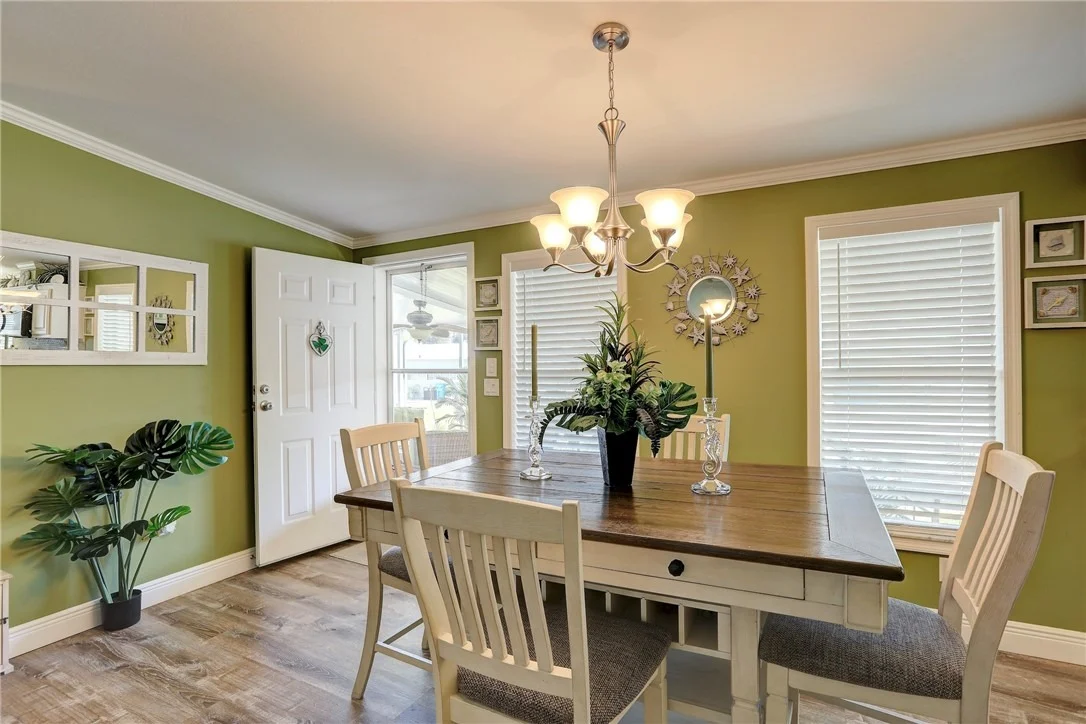 Photo of 424 Loquat Drive